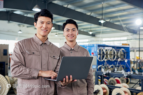 数字化车间 技术工人如何通过电脑高效工作与技术交流